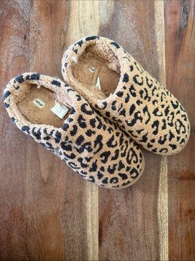 Aerie | Leopard Print Cozy Slip-On Slippers | size 8